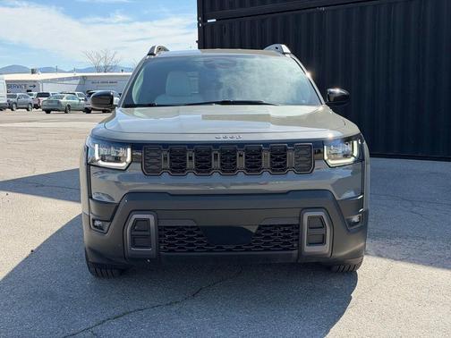 Sting-Gray Clearcoat 2026 Jeep Cherokee Laredo 4x4