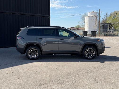Sting-Gray Clearcoat 2026 Jeep Cherokee Laredo 4x4