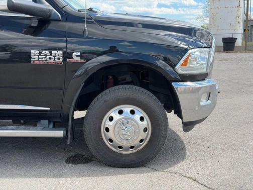 Brilliant Black Crystal Pearlcoat 2016 RAM 3500 Longhorn