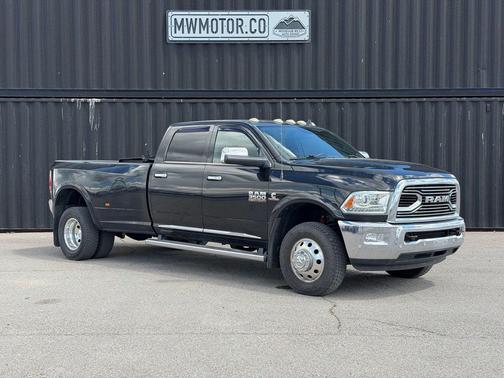 Brilliant Black Crystal Pearlcoat 2016 RAM 3500 Longhorn