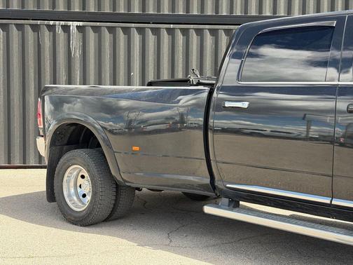 Brilliant Black Crystal Pearlcoat 2016 RAM 3500 Longhorn