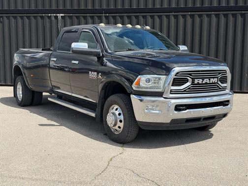 Brilliant Black Crystal Pearlcoat 2016 RAM 3500 Longhorn