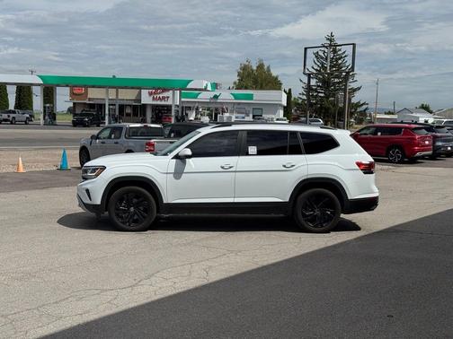 Pure White 2023 Volkswagen Atlas 3.6L SE w/Technology