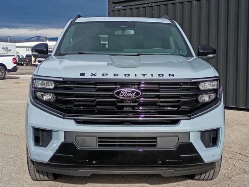 Glacier Gray Metallic Tri-Coat 2026 Ford Expedition Max Platinum