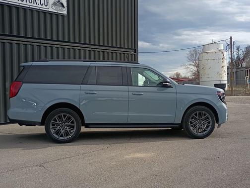 Glacier Gray Metallic Tri-Coat 2026 Ford Expedition Max Platinum