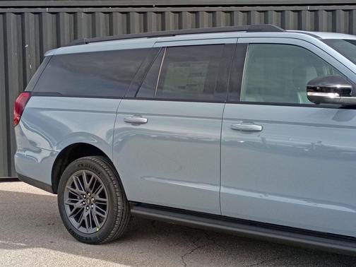 Glacier Gray Metallic Tri-Coat 2026 Ford Expedition Max Platinum