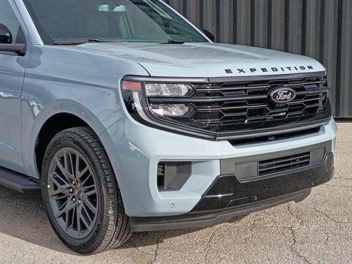 Glacier Gray Metallic Tri-Coat 2026 Ford Expedition Max Platinum