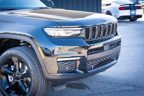 Diamond Black Crystal Pearlcoat 2025 Jeep Grand Cherokee L Limited