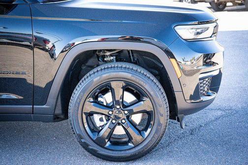 Diamond Black Crystal Pearlcoat 2025 Jeep Grand Cherokee L Limited