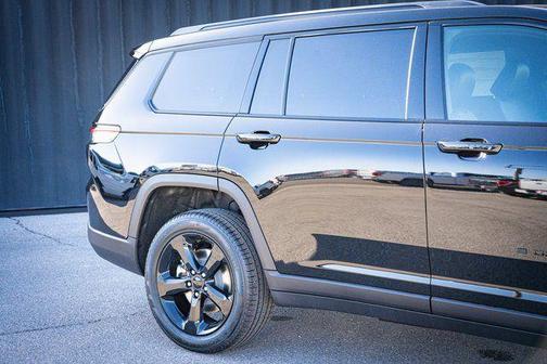 Diamond Black Crystal Pearlcoat 2025 Jeep Grand Cherokee L Limited