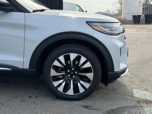 Space White Metallic 2026 Ford Explorer Platinum