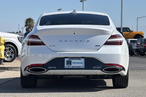 Uyuni White 2023 Genesis G70 3.3T RWD
