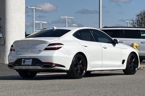 Uyuni White 2023 Genesis G70 3.3T RWD