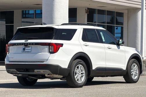 Star White Metallic Tri-Coat 2026 Ford Explorer Active