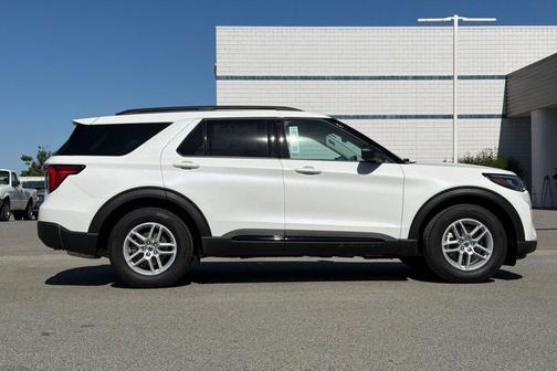 Star White Metallic Tri-Coat 2026 Ford Explorer Active