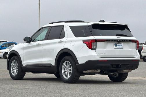 Star White Metallic Tri-Coat 2026 Ford Explorer Active