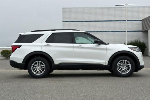 Star White Metallic Tri-Coat 2026 Ford Explorer Active