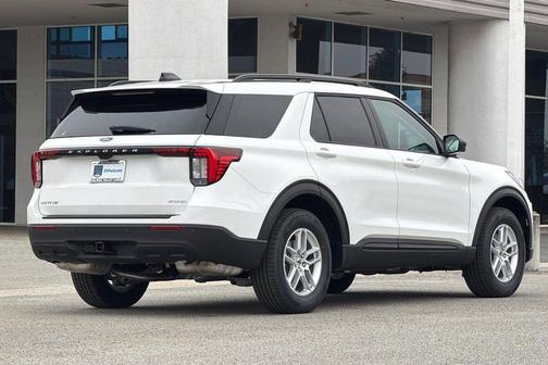 Star White Metallic Tri-Coat 2026 Ford Explorer Active