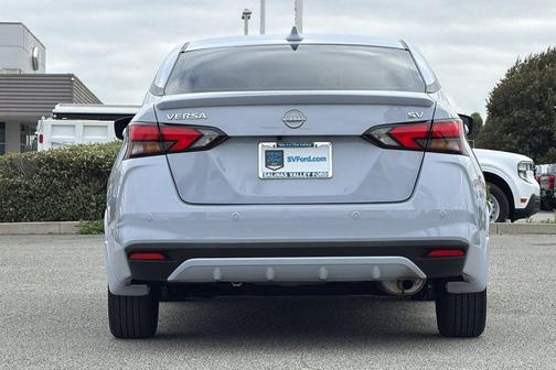 Gray Sky Pearl 2024 Nissan Versa 1.6 SV