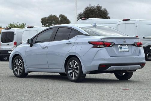 Gray Sky Pearl 2024 Nissan Versa 1.6 SV
