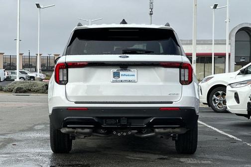 Star White Metallic Tri-Coat 2025 Ford Explorer ST-Line