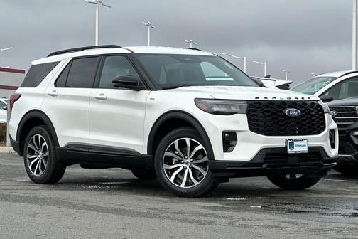 Star White Metallic Tri-Coat 2025 Ford Explorer ST-Line