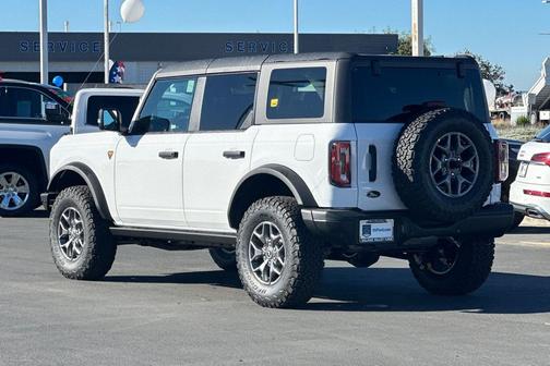 Oxford White 2025 Ford Bronco Badlands