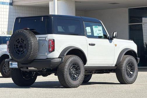 Avalanche Gray 2026 Ford Bronco Badlands