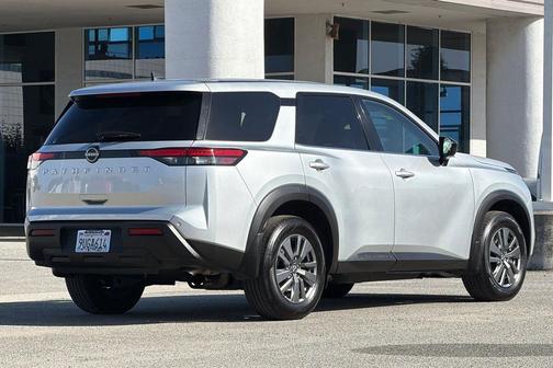 Brilliant Silver Metallic 2025 Nissan Pathfinder S FWD