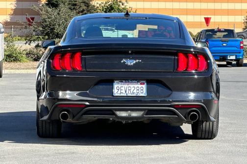 2022 Ford Mustang EcoBoost
