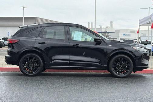 Agate Black Metallic 2024 Ford Escape ST-Line Elite