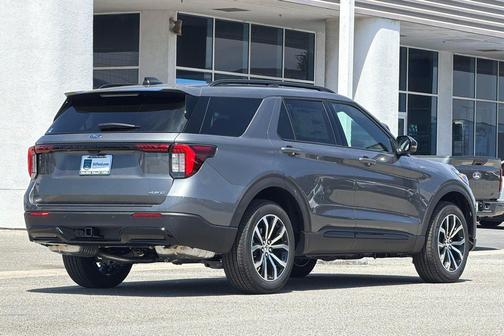 Carbonized Gray Metallic 2026 Ford Explorer ST-Line