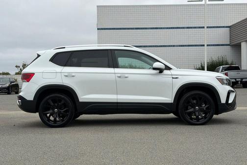 Pure White 2022 Volkswagen Taos 1.5T SE