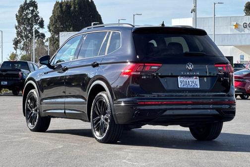 2022 Volkswagen Tiguan 2.0T SE R-Line Black 4MOTION
