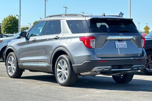 Carbonized Gray Metallic 2024 Ford Explorer XLT