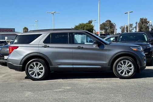 Carbonized Gray Metallic 2024 Ford Explorer XLT