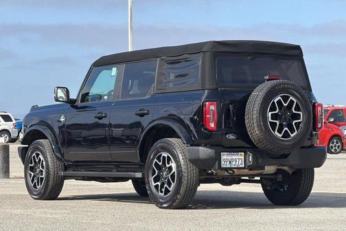 Shadow Black 2024 Ford Bronco Outer Banks