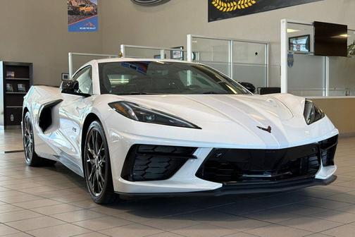 White Pearl Metallic Tricoat 2023 Chevrolet Corvette Stingray w/3LT