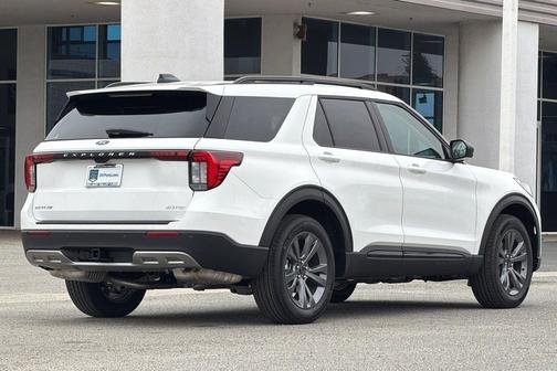 Star White Metallic Tri-Coat 2026 Ford Explorer Active