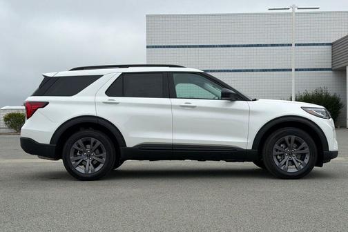 Star White Metallic Tri-Coat 2026 Ford Explorer Active