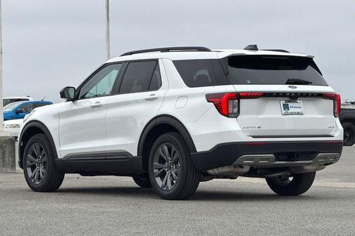 Star White Metallic Tri-Coat 2026 Ford Explorer Active