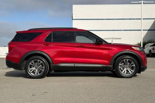 Rapid Red Metallic Tinted Clearcoat 2022 Ford Explorer XLT