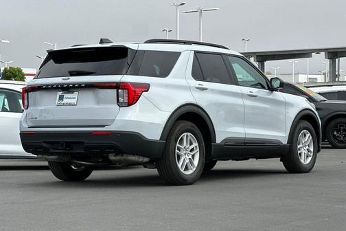 Space White Metallic 2026 Ford Explorer Active