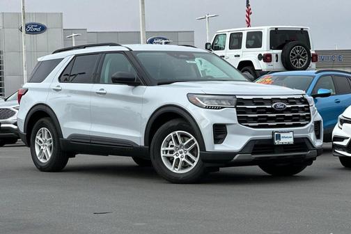 Space White Metallic 2026 Ford Explorer Active