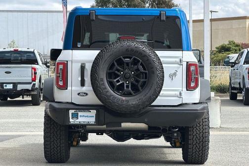 Oxford White 2026 Ford Bronco Badlands