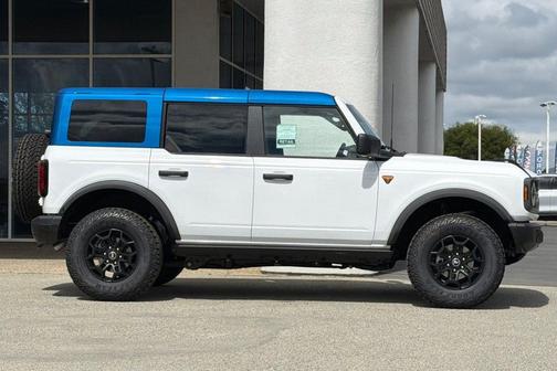 Oxford White 2026 Ford Bronco Badlands