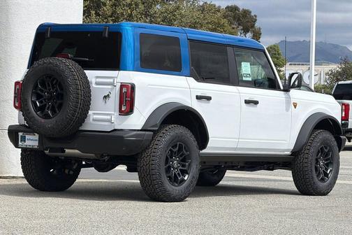 Oxford White 2026 Ford Bronco Badlands