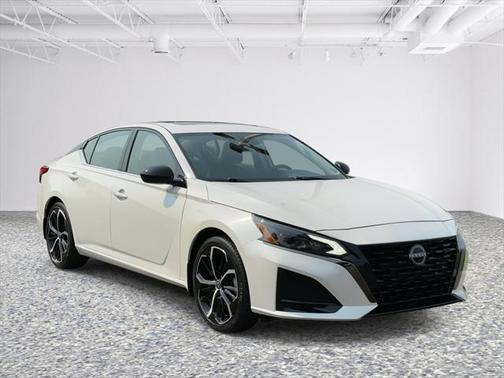 2023 Nissan Altima SR FWD