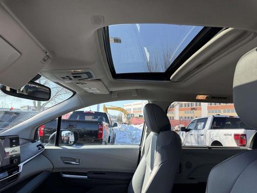2024 Toyota Sienna XLE