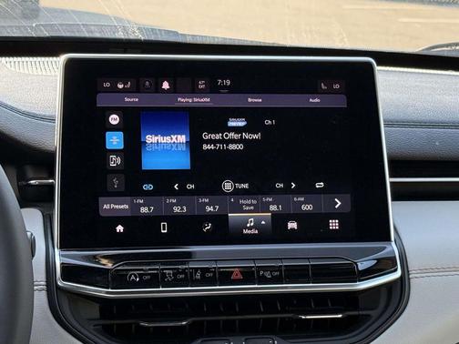 Bright White Clearcoat 2024 Jeep Compass Limited